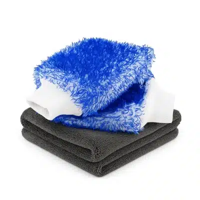 Setul premium de întreținere auto, format din prosopul din microfibră Vogue și mănușa MaxMitt, este soluția ideală pentru o curățare rapidă, eficientă și sigură.