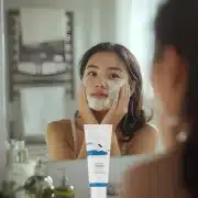 Descoperă prospețimea și hidratarea intensă cu Birch Juice Cleanser de la Round Lab, un gel de curățare delicat care îndepărtează eficient excesul de sebum, impuritățile și celulele moarte, fără să usuce pielea.