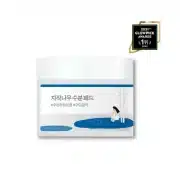 Round Lab Birch Juice Cream este o cremă intens hidratantă, formulată cu sevă de mesteacăn din regiunea Inje, recunoscută pentru conținutul său bogat în minerale și energie pură