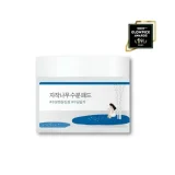 Round Lab Birch Juice Cream este o cremă intens hidratantă, formulată cu sevă de mesteacăn din regiunea Inje, recunoscută pentru conținutul său bogat în minerale și energie pură