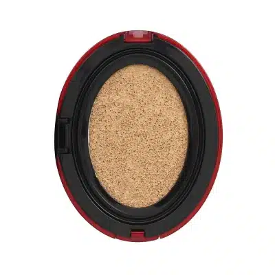 Fond de ten semi-mat, rezistent la transfer, care acoperă imperfecțiunile și uniformizează tenul fără să încarce pielea. Formula sa cu propolis, hibiscus și astaxantină hidratează, regenerează și protejează pielea.